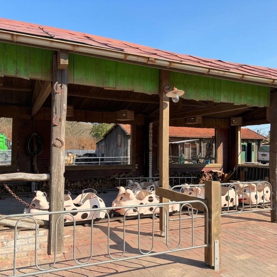 Outdoorbahn im Landerlebnis - Schweini und seine Freunde