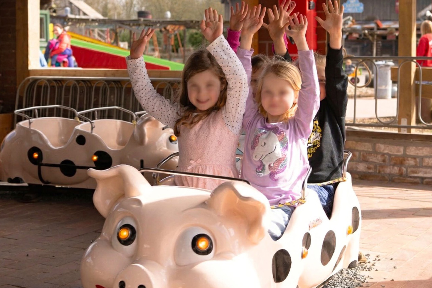 Outdoorbahn im Landerlebnis - Schweini und seine Freunde